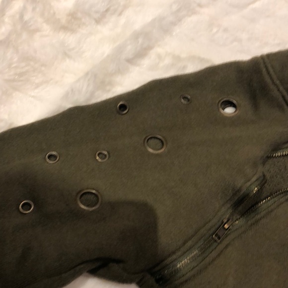 Cute Zipper w/Circle Holes Style Venus Sweat Shirt - Picture 2 of 3